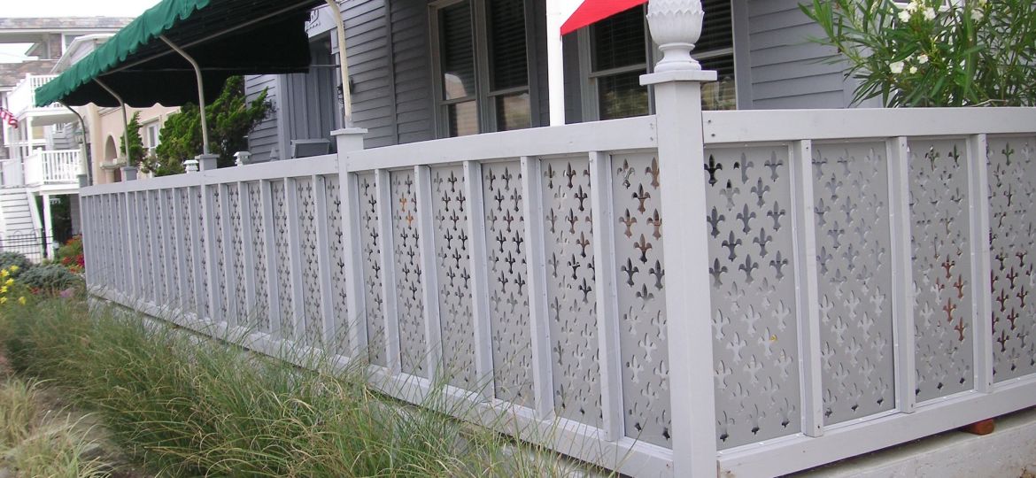 Fleur De Lis Vinyl Lattice - Seaside Porch