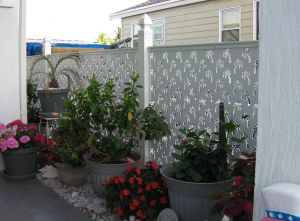 Florida-Palm-vinyl-lattice-privacy-fence-panel-2